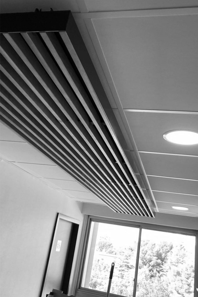 panneau sur plafond