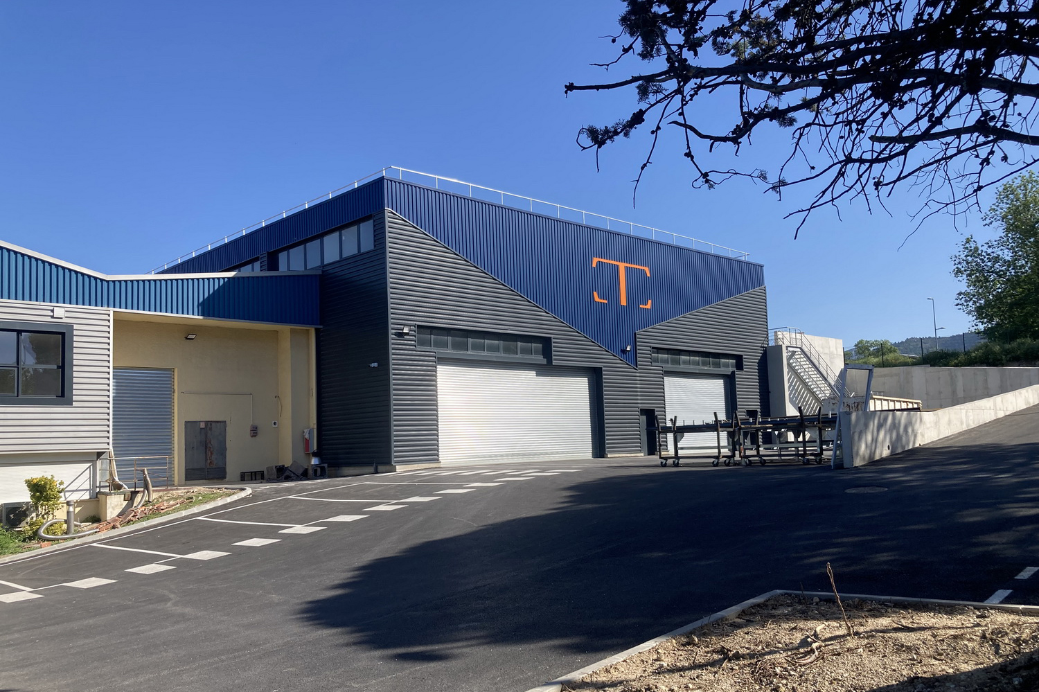 Façade usine la Buzine