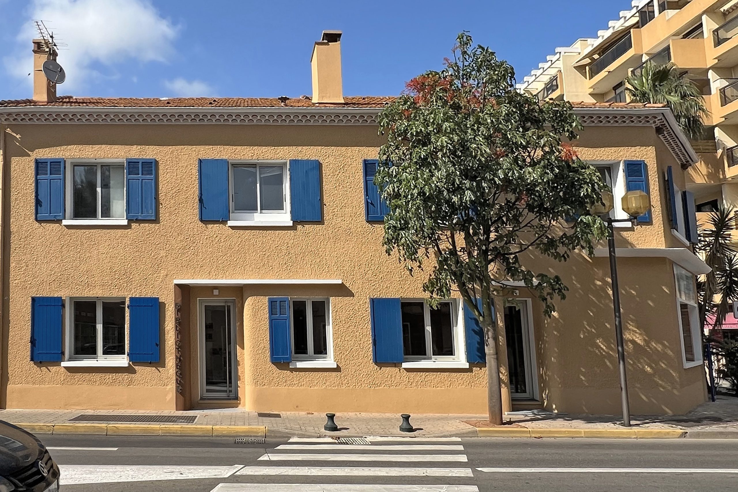 La Bibliotèque Le Lavendou (2)