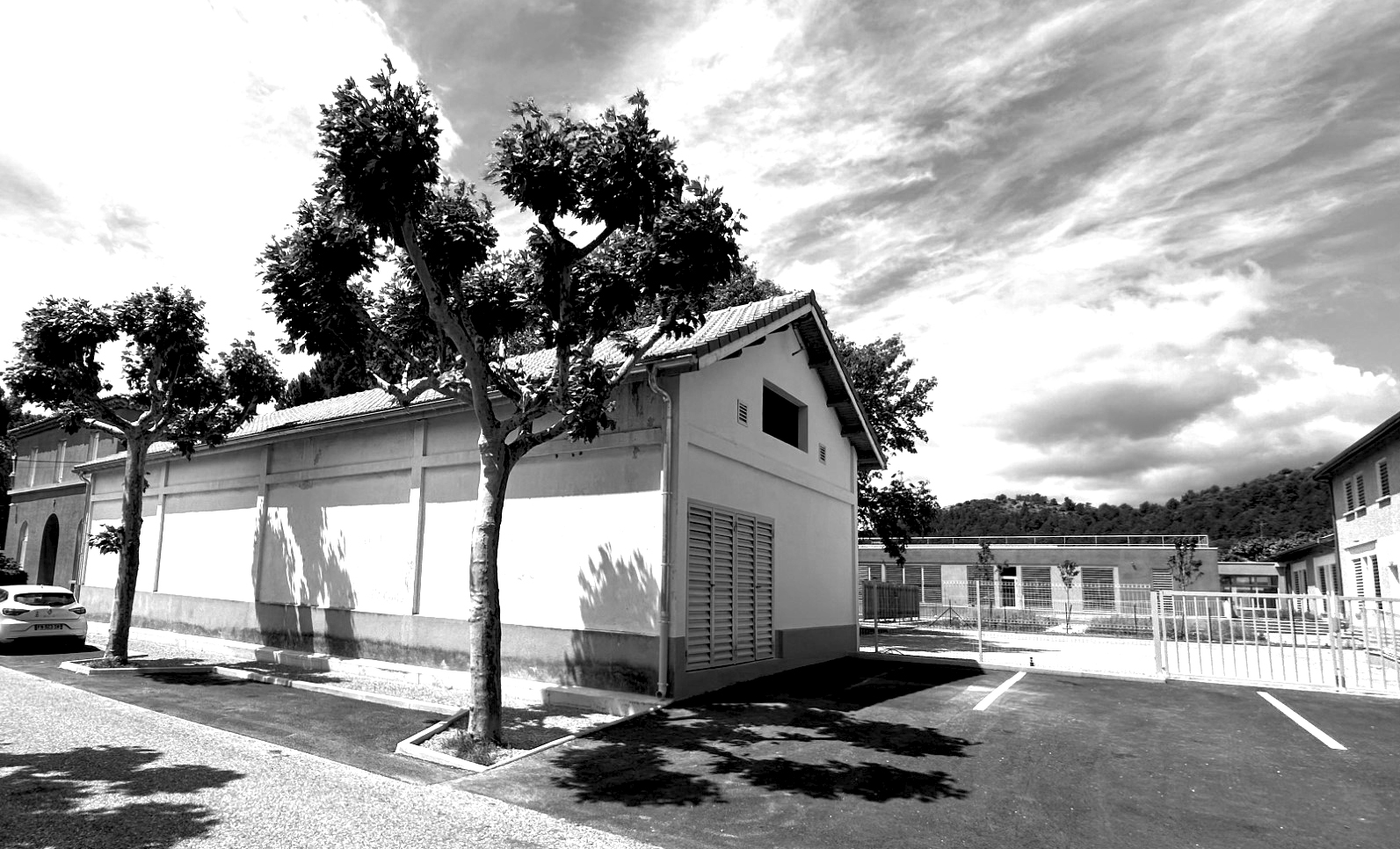 zoom sur aménagement extérieur du Pole Enfance à Château Arnoux Saint Auban avec 3i