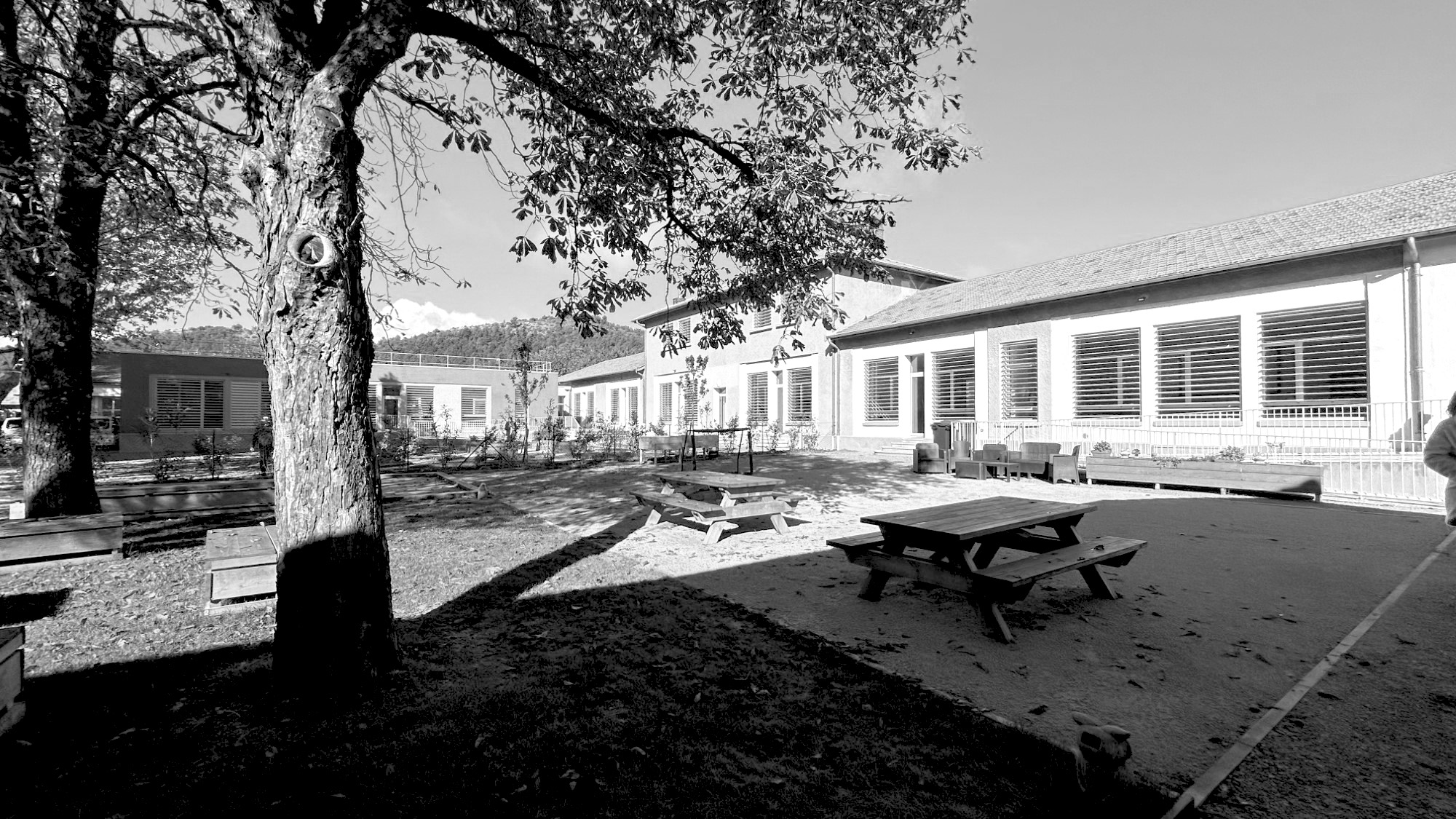 zoom sur aménagement extérieur du Pole Enfance à Château Arnoux Saint Auban avec 3i