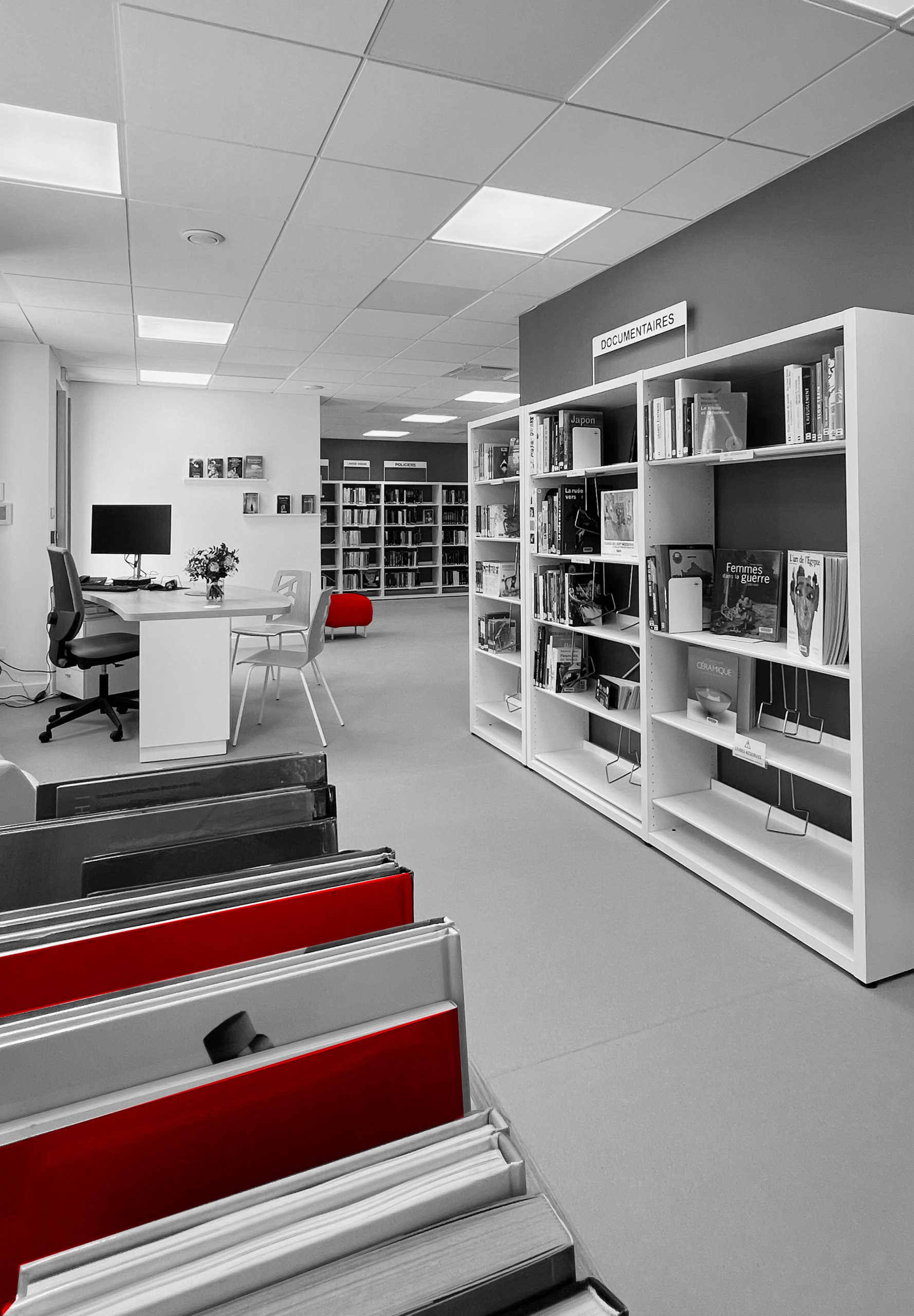 Aménagement d’une bibliothèque dans un immeuble au Lavandou avec 3i