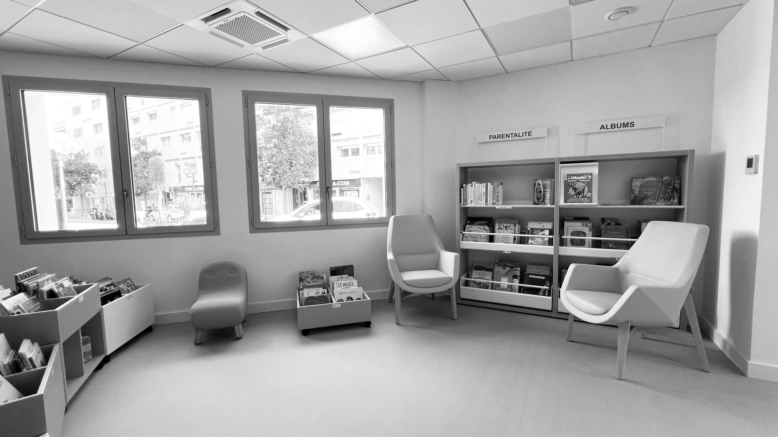 Aménagement d’une bibliothèque dans un immeuble au Lavandou avec 3i