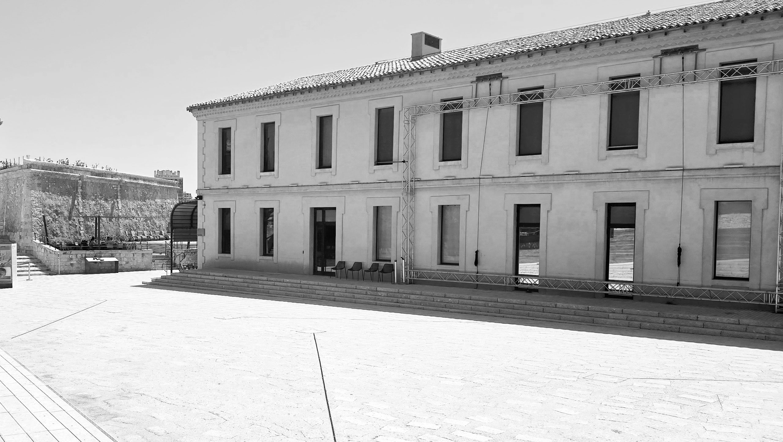 Requalification d’une salle d’exposition en espace polyvalent au Fort Saint Jean à Marseille avec 3i
